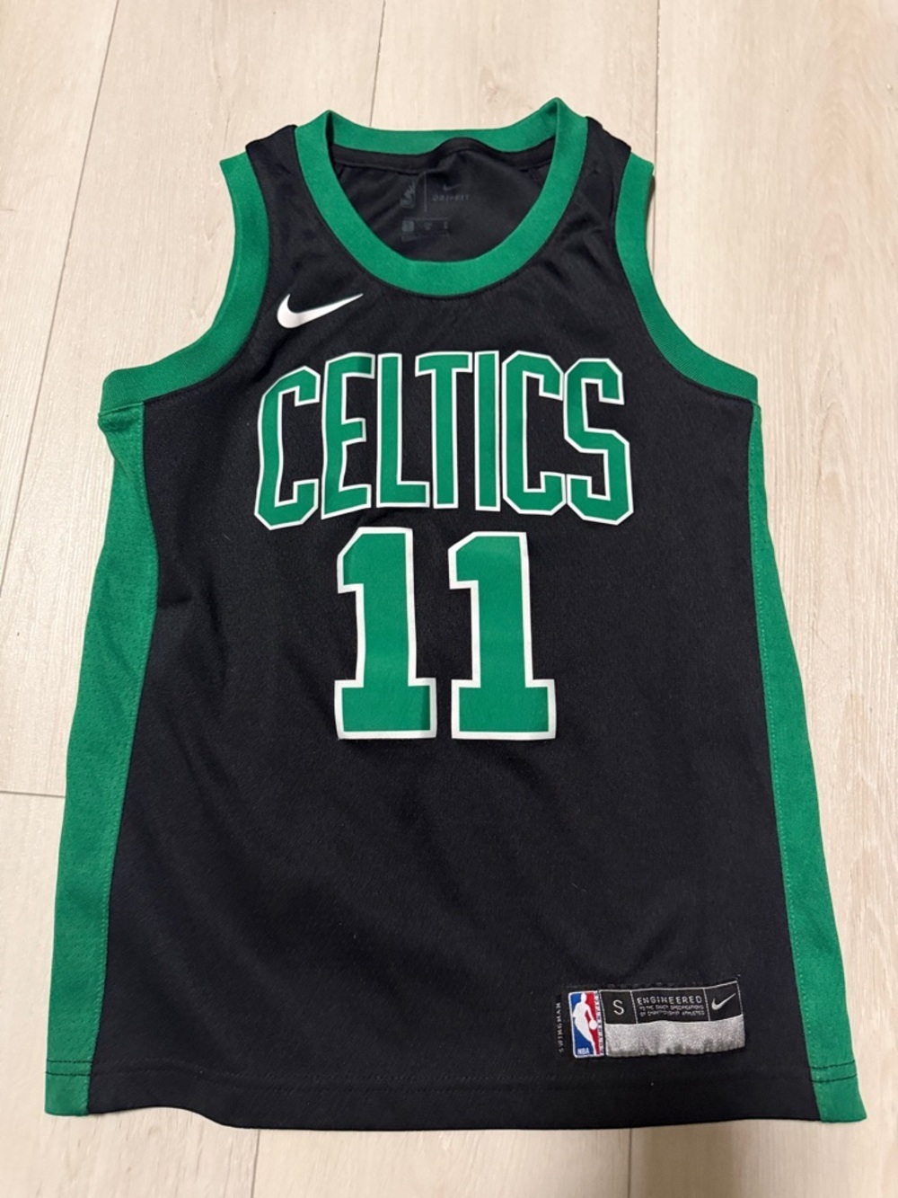 NBA Nike Kid’s Boston Celtics #11 Kyrie Irving Basketball Jersey size Small